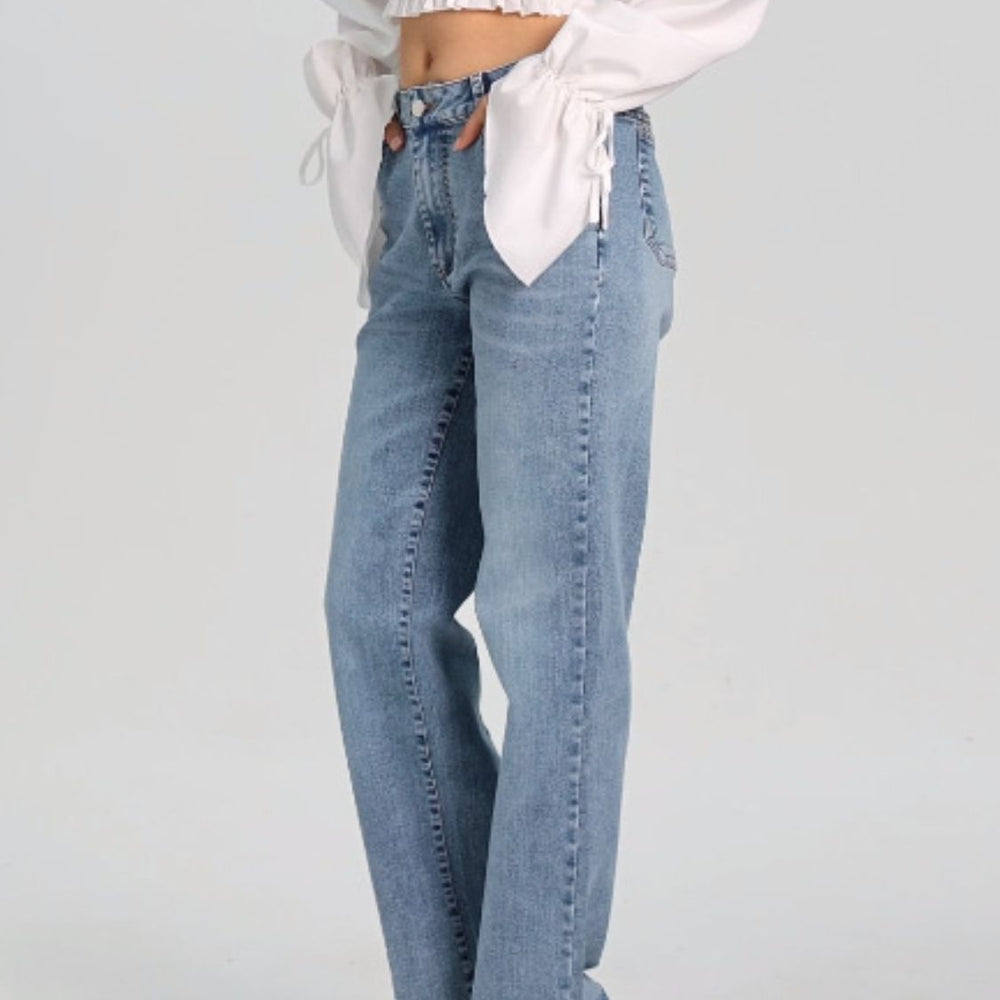 
                      
                        Straight Jeans with Pockets
                      
                    